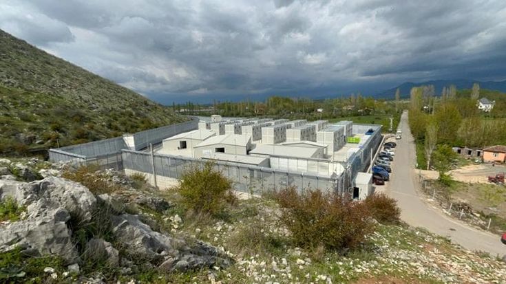In Albania i migranti da Egitto e Bangladesh: il piano del Viminale