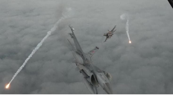 La Nato mostra i suoi caccia in azione: "Attività ampliate, Eurofighter italiano ha abbattuto droni"