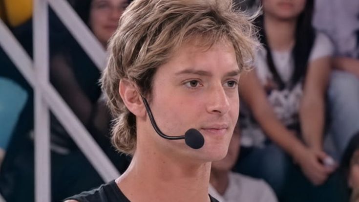 Simone Benedetti, l’ex ballerino di Amici in manette: “I poliziotti devono morire tutti”