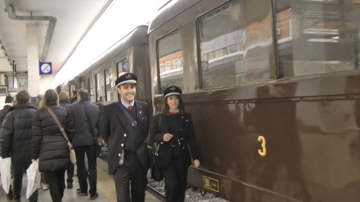 Reggia express, viaggio sul treno storico