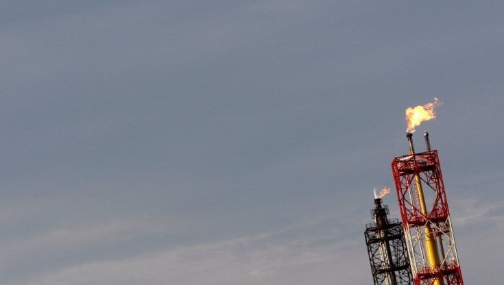Le Borse di oggi, 2 giugno. I listini Ue chiudono in cauto rialzo. L'Ucraina muove i tassi per frenare i prezzi. Il rendimento dei Btp al 3,3%