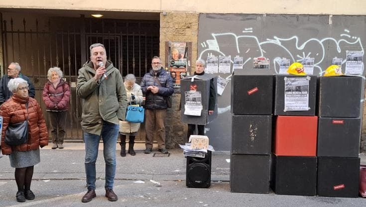Flash mob di Salviamo Firenze all'ex cinema Eolo, i residenti: "Non serve un altro hotel di lusso"