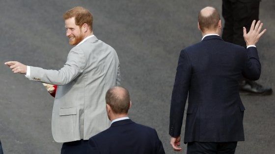 Regno Unito, William preoccupato per Harry e le orge del Principe Andrea. Famiglia reale a pezzi