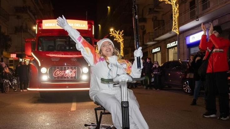 Salerno, Benedetta De Luca tedofora in carrozzina: “La fragilità diventi forza”