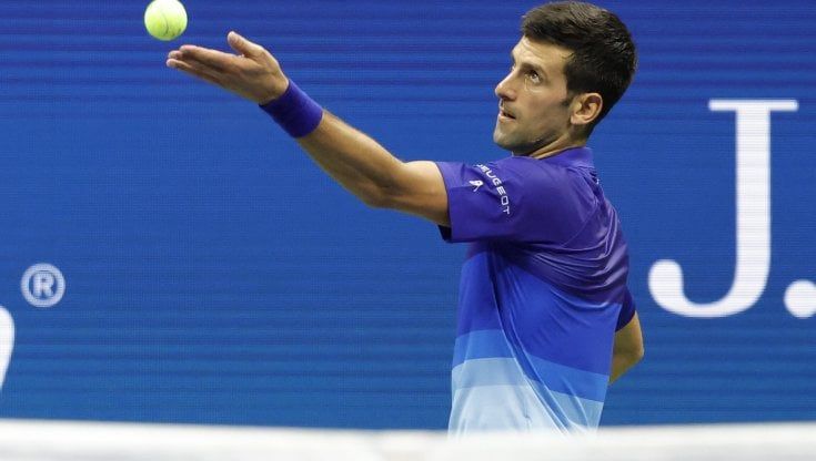 Tennis, Us Open: Djokovic fatica, nuove polemiche su Tsitsipas