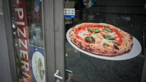 Asporto, i pizzaioli contro De Luca “Inspiegabile rinvio: andremo avanti” 