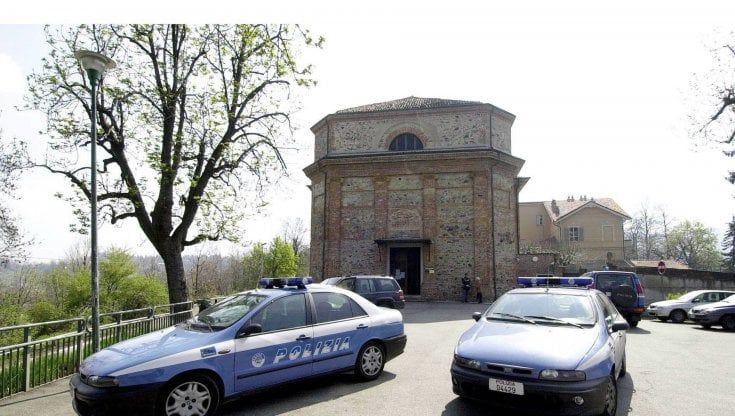 Blitz in collina a Torino dei rapinatori: pistole puntate per il bottino in villa