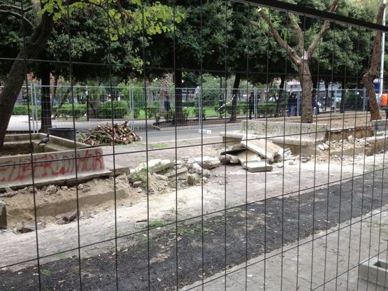 Bari, la rimozione di alberi e vasche in piazza Umberto