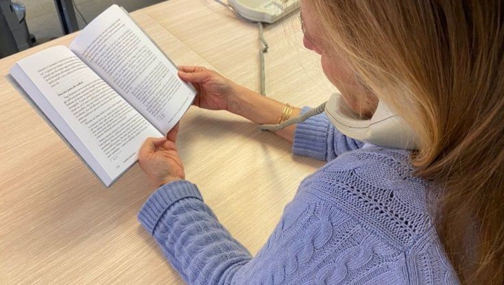 Storie della buonanotte per i bambini e grandi classici per gli adulti: le biblioteche comunali lanciano le "Parole al telefono"