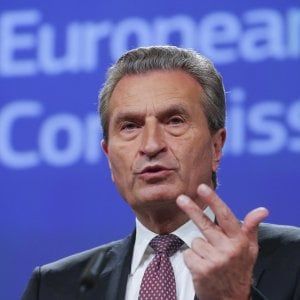 Bilancio Ue, Oettinger all'Italia: "Penalità se non versate i contributi"