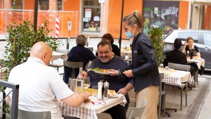 Bologna, la giunta comunale proroga al 31 dicembre le misure sui dehors