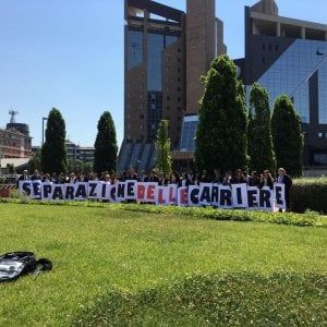 Firenze, flash mob degli avvocati davanti al Palagiustizia