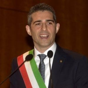 Rimborsi M5s, Pizzarotti: "Promettono lotta all'evasione e non sanno controllare i conti interni"