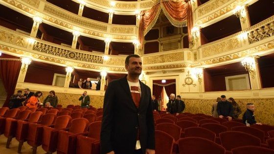 Teatro Piccinni, a Bari 3 giorni di eventi per la riapertura dopo 9 anni: "Maratona di musica e show gratuiti"