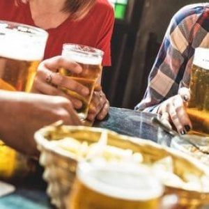 Bologna, 20 studenti della Johns Hopkins festeggiano in casa: tutti denunciati