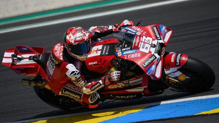 MotoGp, Bagnaia in pole in Francia davanti a Marc Marquez e Bezzecchi