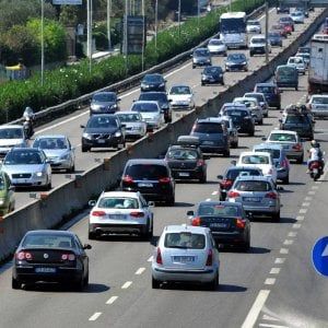 Bari, lavori sulla tangenziale e il traffico va in tilt: "I cantieri dureranno fino a fine luglio"