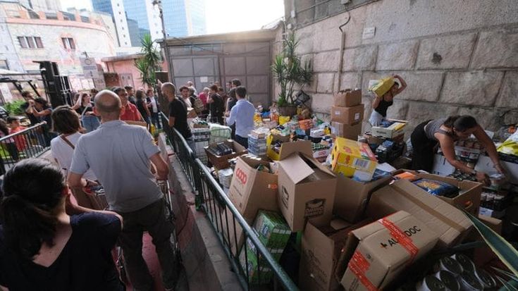 Raccolte duecento tonnellate di cibo per Gaza: anche l’arcivescovo Tasca saluterà la Flotilla