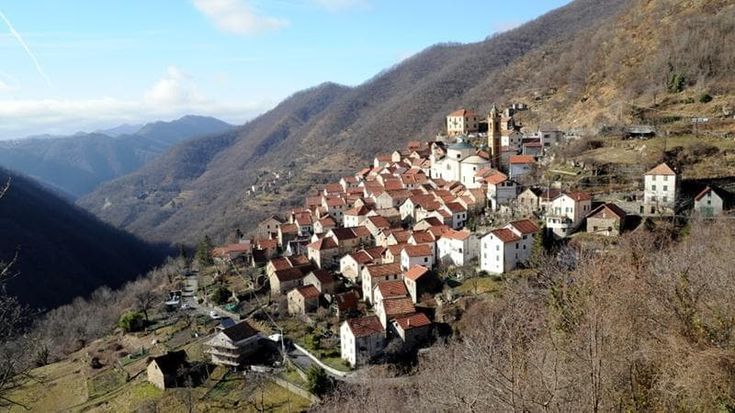 Una libreria in un borgo di 23 abitanti, la sfida di un paesino della Liguria