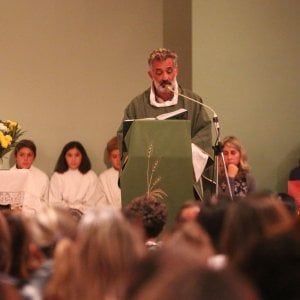 Il prete nipote di Prodi: "Lascio la parrocchia, troppe critiche in piazza"
