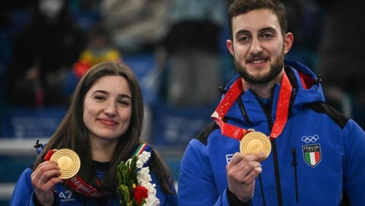 Pechino 2022, l'Italia è pazza del curling: ecco i meme più divertenti sul web