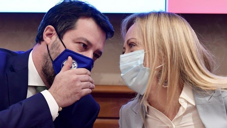 Sondaggi, Fratelli d'Italia quasi a un punto dalla Lega. Pd stabile, grillini in calo