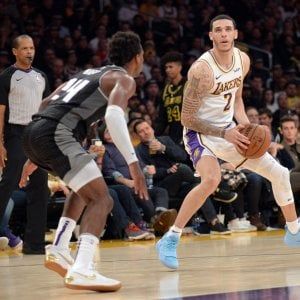 Basket, Nba: prima gioia Lakers senza James, Toronto riparte di slancio