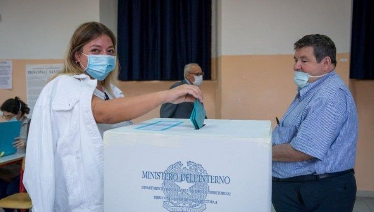 Comunali a Milano, la carica dei 50mila alla loro prima volta al voto
