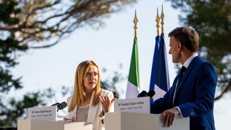 Macron: “Io e Meloni? Più nulla di glaciale”. Ma lei punge su Le Pen