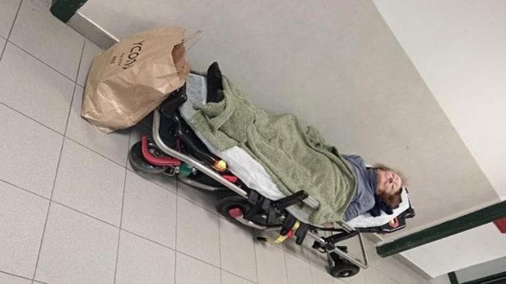Morta dopo ricovero di 8 giorni in barella, la figlia: questo ospedale è da evitare