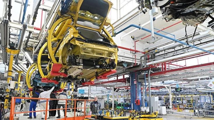 Auto, più vendite a luglio: bene Stellantis. L’Anfia: “Ma senza incentivi le elettriche frenano”