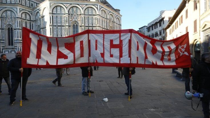 Gkn, l'azienda conferma il via ai licenziamenti: la rabbia degli operai. Provenzano (Pd): "Serve norma contro le delocalizzazioni"