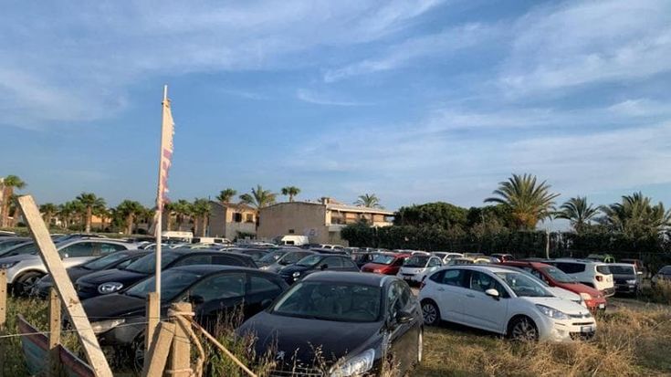 In gita allo Stagnone di Marsala invaso dall’immondizia: specchio di un’Italia che trascura i suoi tesori