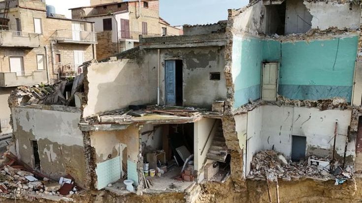 Niscemi, 26 mila euro per ogni famiglia sfollata. I 5 Stelle: “Un’elemosina”