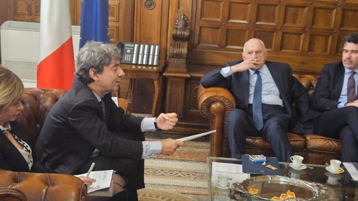 Incontro Anm-Nordio sulla giustizia: il ministro fuma una sigaretta davanti ai magistrati