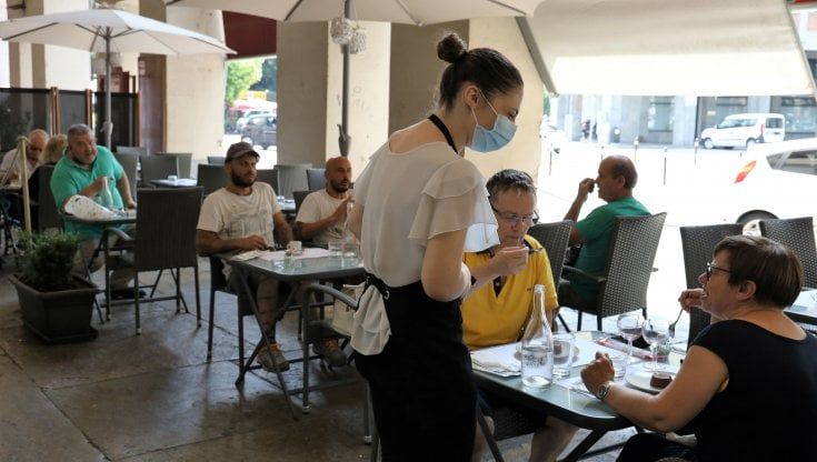 Scuole di cucina prese d'assalto, ma la sala soffre