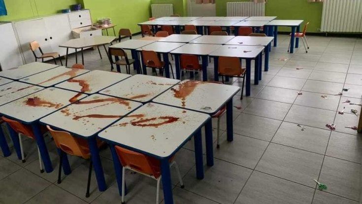 Ivrea, baby vandali danneggiano la scuola, i genitori pagano le spese 