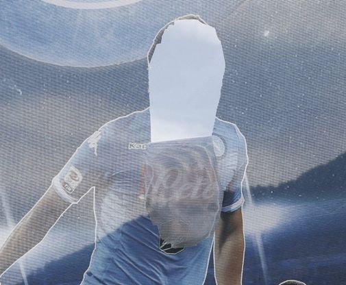 I tifosi tagliano la testa al manifesto di Higuain