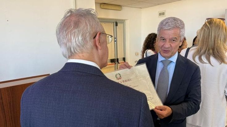Centodieci e lode in carcere a 70 anni: “La mia tesi parla di pace, stop alle guerre”