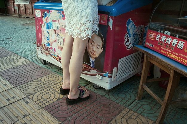 Il cacciatore di attimi: il fotografo di strada cattura l'ironia