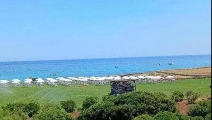 Costa Ripagnola, apre il beach resort: fino a 120 euro per un ombrellone e due lettini in prima fila