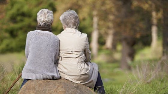 Il paradosso dell’oncologia: gli anziani esclusi dalle sperimentazioni cliniche