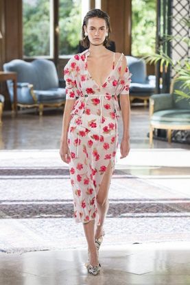 15 abiti a stampa floreale da avere nell'armadio 