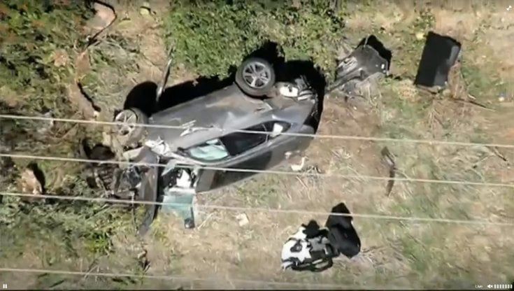 Los Angeles, incidente stradale per Tiger Woods: fratture alle gambe, non è in pericolo di vita