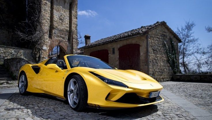 Ferrari F8 Spider, in strada con il nuovo tributo al made in Italy