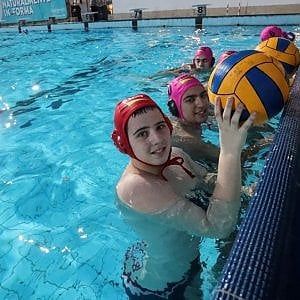 Rivoluzione pallanuoto: ecco i Delfini blu, la prima squadra per disabili e normodotati