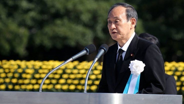 Effetto Covid e Olimpiadi, il 60% dei giapponesi non vuole più Yoshihide Suga al governo