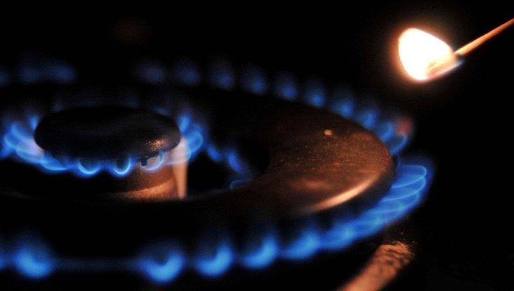 Sanzioni Russia, gli italiani favorevoli a restrizioni sull'import di gas e petrolio russo. Anche a costi più alti per le bollette