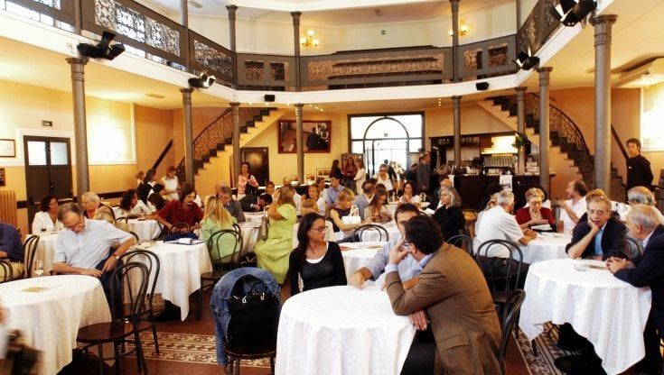 Allarme rincari: "A Natale il pranzo al ristorante costerà il doppio"