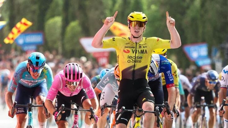 Brennan fa il bis alla Vuelta e vince a Roquetes. Pogacar controlla in maglia rossa